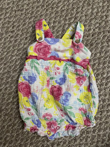 VON MAUR Cute colorful Bonnie baby 3-6 month romper - like new